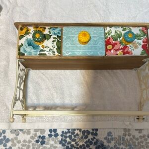 Pioneer woman teabag holder